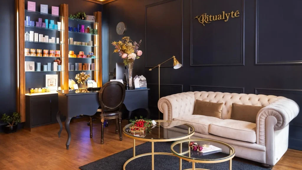 Entrada y recepción del centro de estética avanzada Ritualyté en el barrio de Chamberí, Madrid.