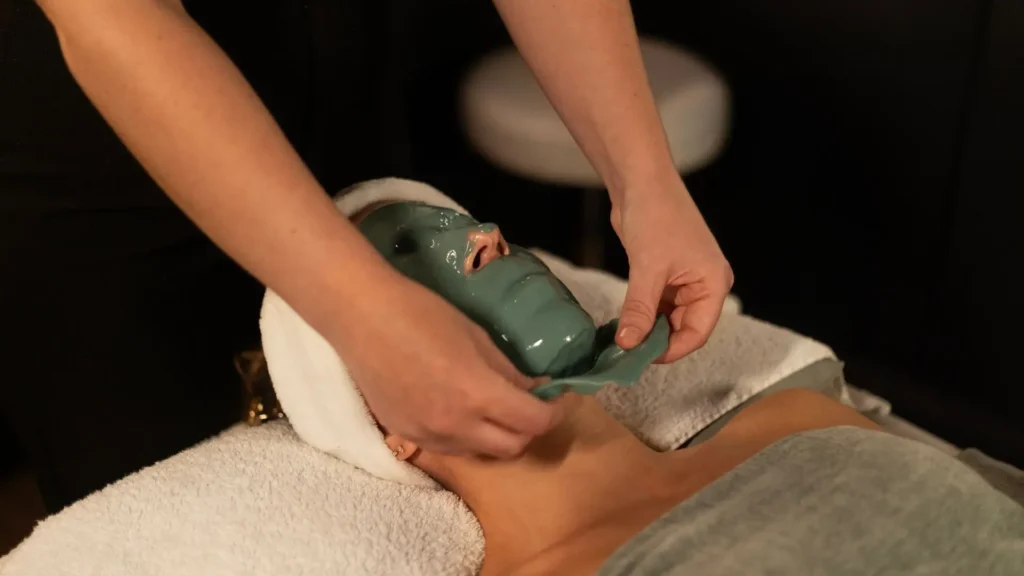 Mascarilla de alginato de Casmara aplicada en tratamiento facial Ritualyté